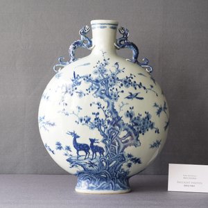 Un grand vase de type 'moonflask' en porcelaine de Chine en bleu et blanc, marque et époque de Qianlong — photo 13