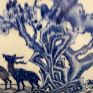 Un grand vase de type 'moonflask' en porcelaine de Chine en bleu et blanc, marque et époque de Qianlong — photo 36