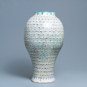 Un grand vase en céramique polychrome, Maroc ou Tunésie, vers 1900 — photo 2