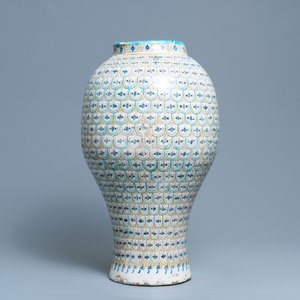 Un grand vase en céramique polychrome, Maroc ou Tunésie, vers 1900 — photo 4