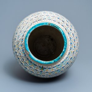 Un grand vase en céramique polychrome, Maroc ou Tunésie, vers 1900 — photo 5