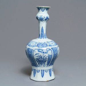 Un grand vase en faïence de Delft bleu et blanc à décor de chinoiserie, fin du 17ème — photo 3