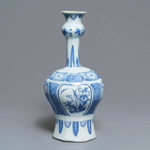 Un grand vase en faïence de Delft bleu et blanc à décor de chinoiserie, fin du 17ème — photo 4