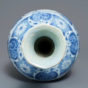 Un grand vase en faïence de Delft bleu et blanc à décor de chinoiserie, fin du 17ème — photo 6
