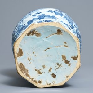 Un grand vase en faïence de Delft en bleu et blanc à décor de chinoiserie, fin du 17ème — photo 5