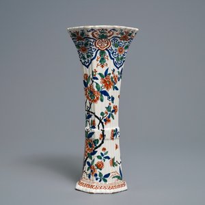 Un grand vase en faïence de Delft en palette cachemire, 17/18ème — photo 3
