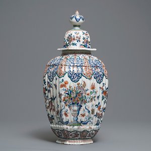 Un grand vase en faïence de Delft en palette cachemire, début du 18ème — photo 1