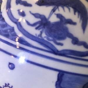 Un grand vase en porcelaine de Chine bleu et blanc à décor d'immortels, Wanli — photo 18