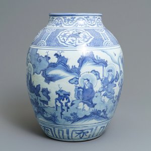 Un grand vase en porcelaine de Chine bleu et blanc à décor d'immortels, Wanli — photo 4