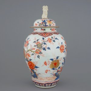 Un grand vase en porcelaine de Chine de style Imari, 17/18ème — photo 4