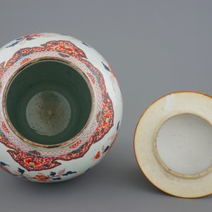 Un grand vase en porcelaine de Chine de style Imari, 17/18ème — photo 8