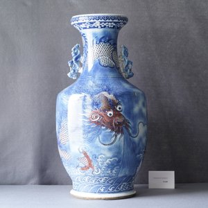 Un grand vase en porcelaine de Chine en bleu, blanc et rouge de cuivre, Jiaqing — photo 30