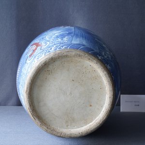 Un grand vase en porcelaine de Chine en bleu, blanc et rouge de cuivre, Jiaqing — photo 33