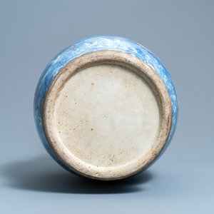Un grand vase en porcelaine de Chine en bleu, blanc et rouge de cuivre, Jiaqing — photo 6