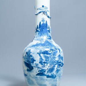 Un grand vase en porcelaine de Chine en bleu et blanc, 19ème — photo 4