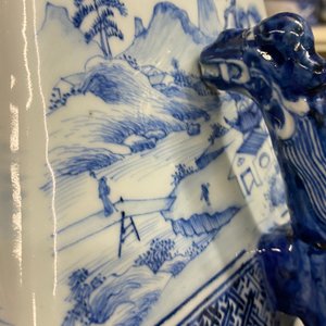 Un grand vase en porcelaine de Chine en bleu et blanc à décor des 'Sept sages dans la forêt de bambou', Qianlong — photo 28