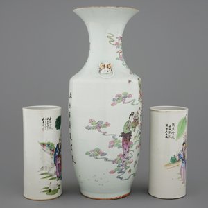 Un grand vase en porcelaine de Chine et deux porte-chapeaux en porcelaine de Chine famille rose, 19/20ème — photo 4
