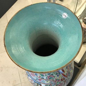 Un grand vase en porcelaine de Chine famille rose, 19ème — photo 17