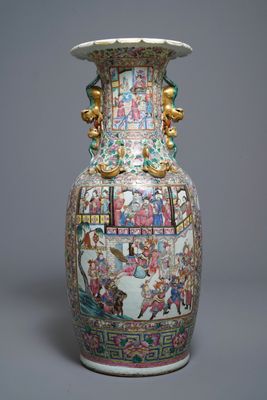 Un grand vase en porcelaine de Chine famille rose, 19ème