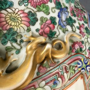 Un grand vase en porcelaine de Chine famille rose, 19ème — photo 31