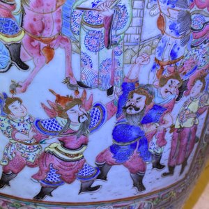 Un grand vase en porcelaine de Chine famille rose, 19ème — photo 53