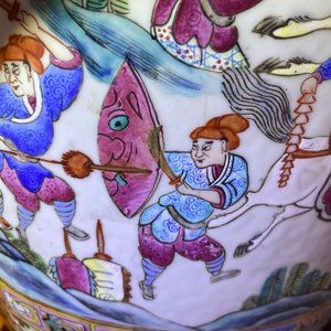 Un grand vase en porcelaine de Chine famille rose, 19ème — photo 18