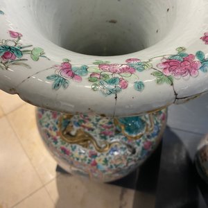 Un grand vase en porcelaine de Chine famille rose, 19ème — photo 7
