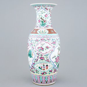 Un grand vase en porcelaine de Chine famille rose, 19ème — photo 4