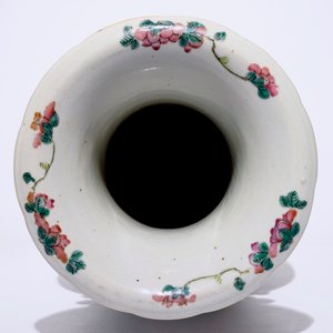 Un grand vase en porcelaine de Chine famille rose, 19ème — photo 5