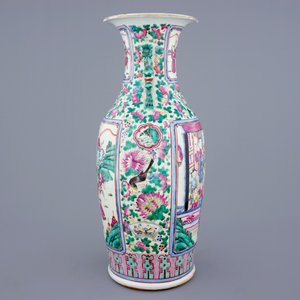 Un grand vase en porcelaine de Chine famille rose à décor de guerriers, 19ème — photo 2