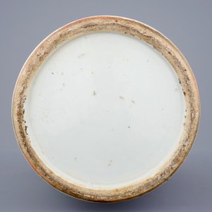 Un grand vase en porcelaine de Chine famille rose à décor de guerriers, 19ème — photo 6