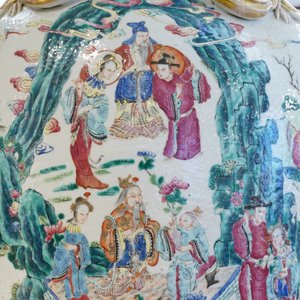 Un grand vase en porcelaine de Chine famille rose à décor d'immortels, 19ème — photo 15