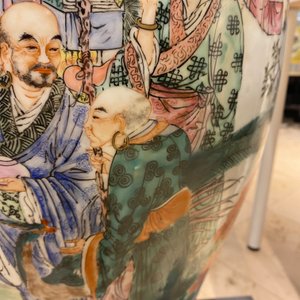 Un grand vase en porcelaine de Chine famille rose à décor d'immortels, République — photo 22