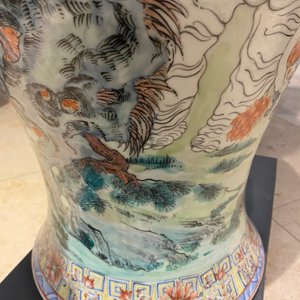 Un grand vase en porcelaine de Chine famille rose à décor d'immortels, République — photo 37