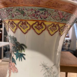 Un grand vase en porcelaine de Chine famille rose à décor d'immortels, République — photo 43