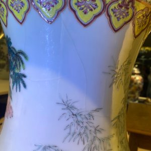 Un grand vase en porcelaine de Chine famille rose à décor d'immortels, République — photo 46