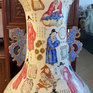 Un grand vase en porcelaine de Chine famille rose à décor 'Wu Shuang Pu', 19ème — photo 20
