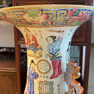 Un grand vase en porcelaine de Chine famille rose à décor 'Wu Shuang Pu', 19ème — photo 30
