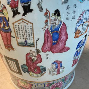 Un grand vase en porcelaine de Chine famille rose à décor 'Wu Shuang Pu', 19ème — photo 40