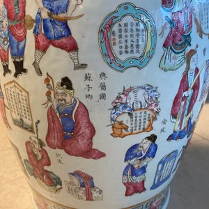 Un grand vase en porcelaine de Chine famille rose à décor 'Wu Shuang Pu', 19ème — photo 44