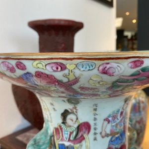Un grand vase en porcelaine de Chine famille rose à décor 'Wu Shuang Pu', 19ème — photo 16
