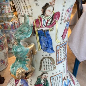 Un grand vase en porcelaine de Chine famille rose à décor 'Wu Shuang Pu', 19ème — photo 38