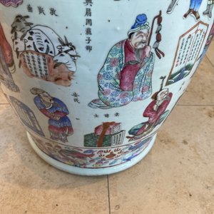 Un grand vase en porcelaine de Chine famille rose à décor 'Wu Shuang Pu', 19ème — photo 41
