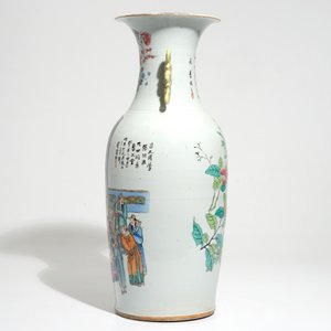 Un grand vase en porcelaine de Chine famille rose à double décor, 19/20ème — photo 2