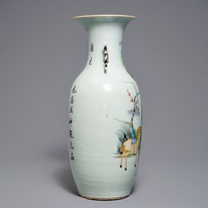 Un grand vase en porcelaine de Chine famille rose aux figures dans un jardin, 19/20ème — photo 2