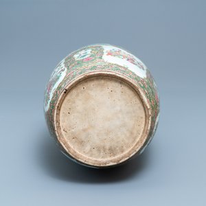 Un grand vase en porcelaine de Chine famille rose de Canton, 19ème — photo 6