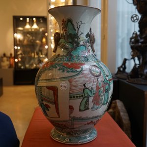 Un grand vase en porcelaine de Chine famille verte aux anses en forme d'éléphants, 19ème — photo 7