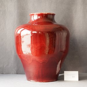 Un grand vase en porcelaine de Chine sang de boeuf monochrome, 19/20ème — photo 8