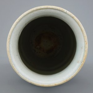 Un grand vase en porcelaine de Chine wucai, époque Transition — photo 5