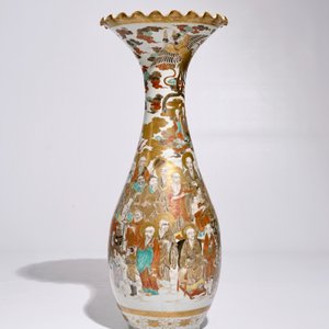 Un grand vase en porcelaine Satsuma à décor de Bouddha entouré des Arhats, Edo/Meiji, 19ème — photo 2